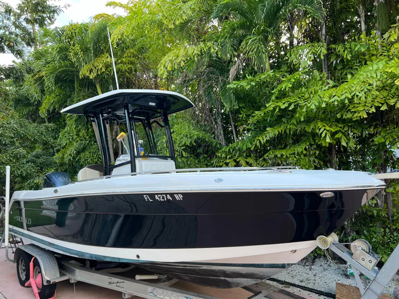 Slide: The Image of Robalo R242 Center Console 2018 - 54