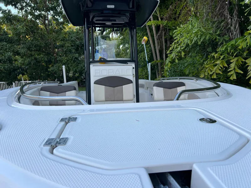 Slide: The Image of 2018 Robalo R242 Center Console boat with seating and storage compartments. - 7