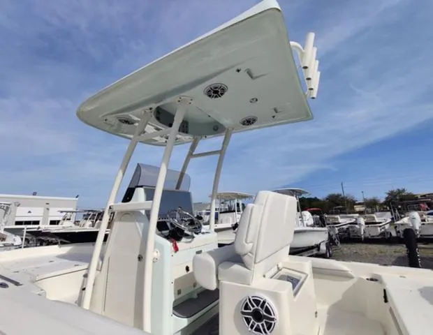 Slide: The Image of Shearwater 250 XTE 2024 - 18