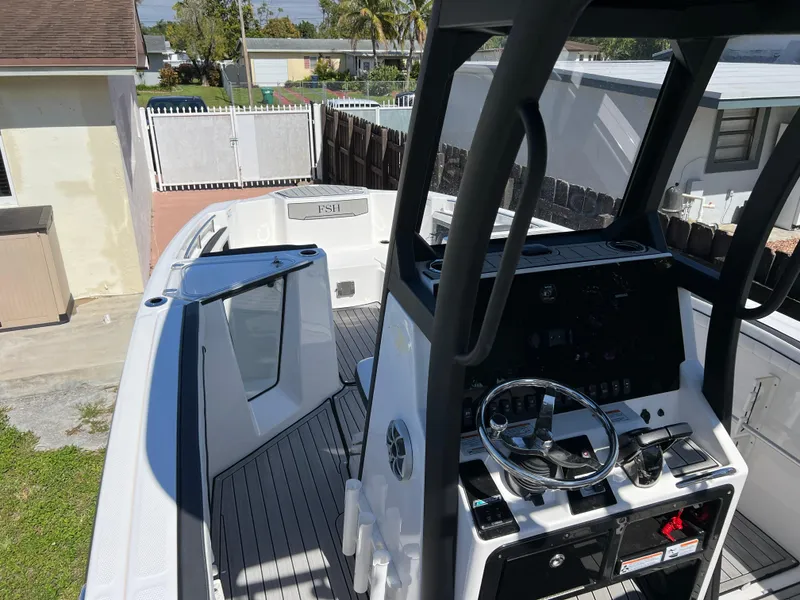 Slide: The Image of 2021 Yamaha Boats FSH 255 Sport E, interior view of helm and deck. - 11