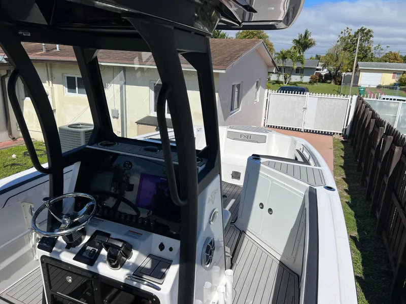 Slide: The Image of 2021 Yamaha Boats FSH 255 Sport E, sleek design, modern controls, spacious deck. - 13