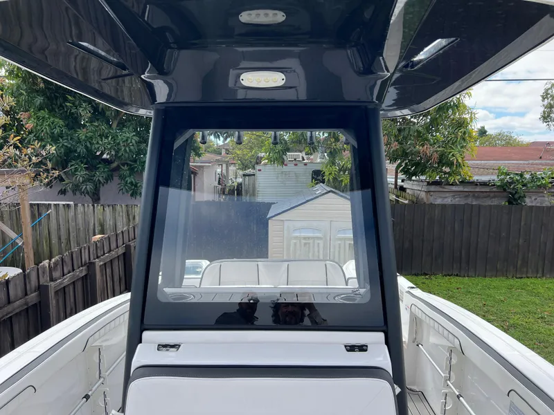 Slide: The Image of 2021 Yamaha Boats FSH 255 Sport E center console view. - 21
