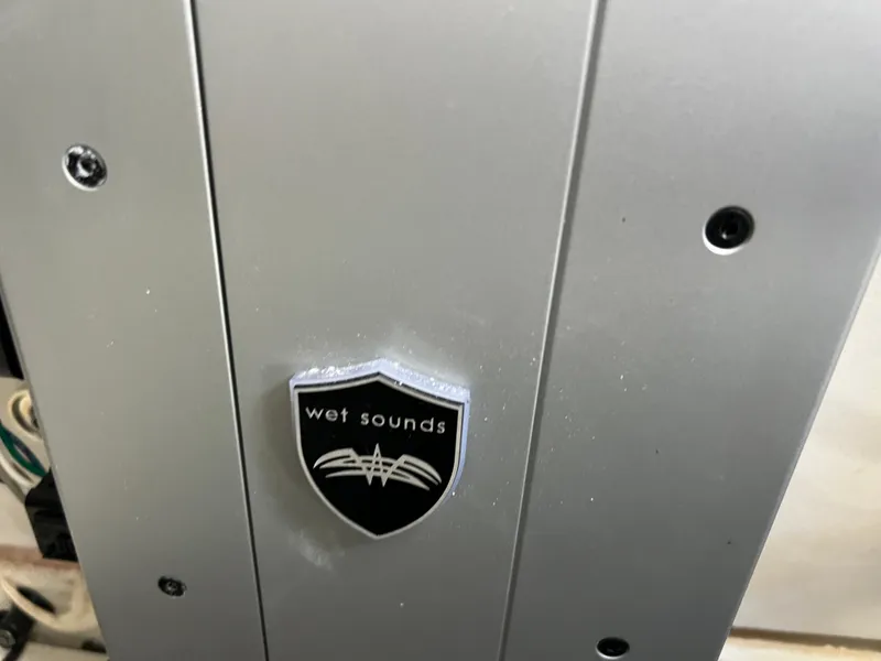 Slide: The Image of Wet Sounds audio system on 2021 Yamaha Boats FSH 255 Sport E. - 24