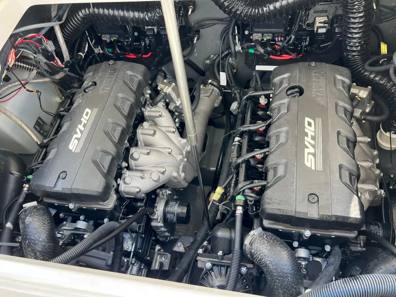 Slide: The Image of 2021 Yamaha Boats FSH 255 Sport E twin SVHO engines. - 32