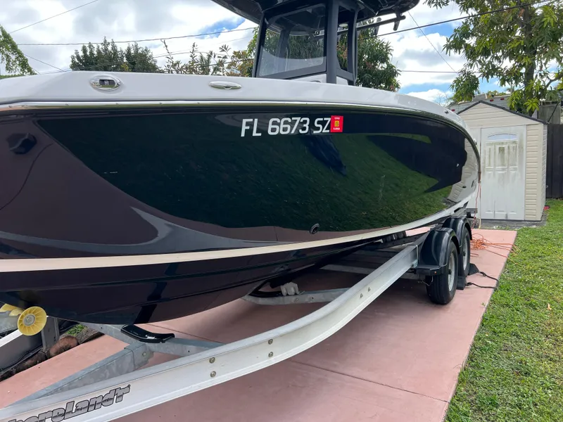 Slide: The Image of 2021 Yamaha Boats FSH 255 Sport E on trailer, side view. - 34
