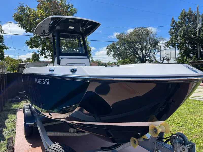 Slide: The Image of 2021 Yamaha Boats FSH 255 Sport E on trailer in sunny yard. - 4