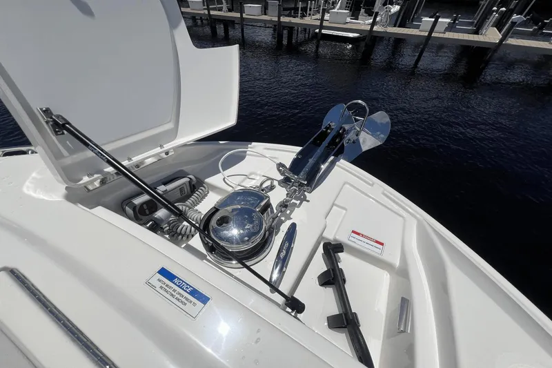 Slide: The Image of Sea Ray 310 SLX OB 2022 - 10