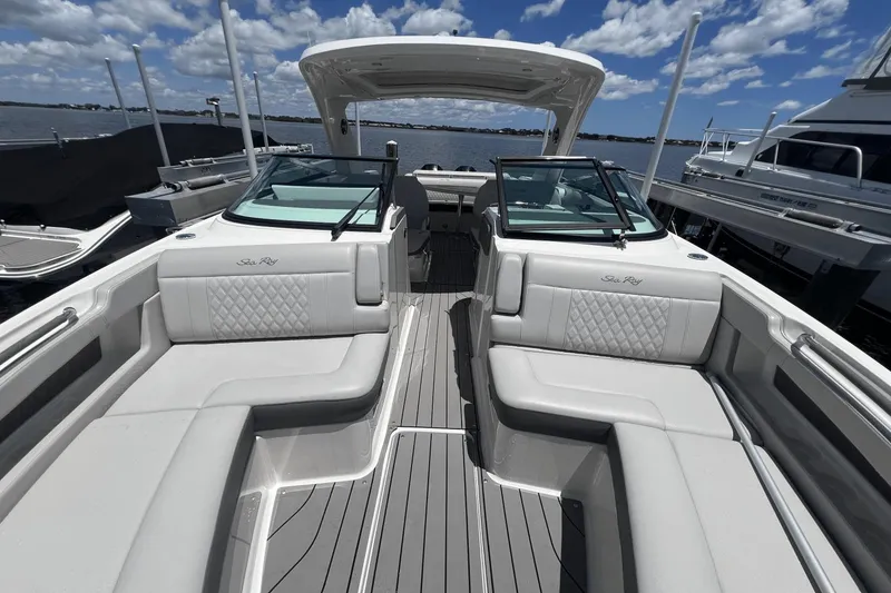 Slide: The Image of Sea Ray 310 SLX OB 2022 - 13