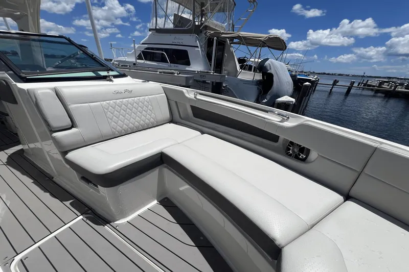 Slide: The Image of Sea Ray 310 SLX OB 2022 - 15