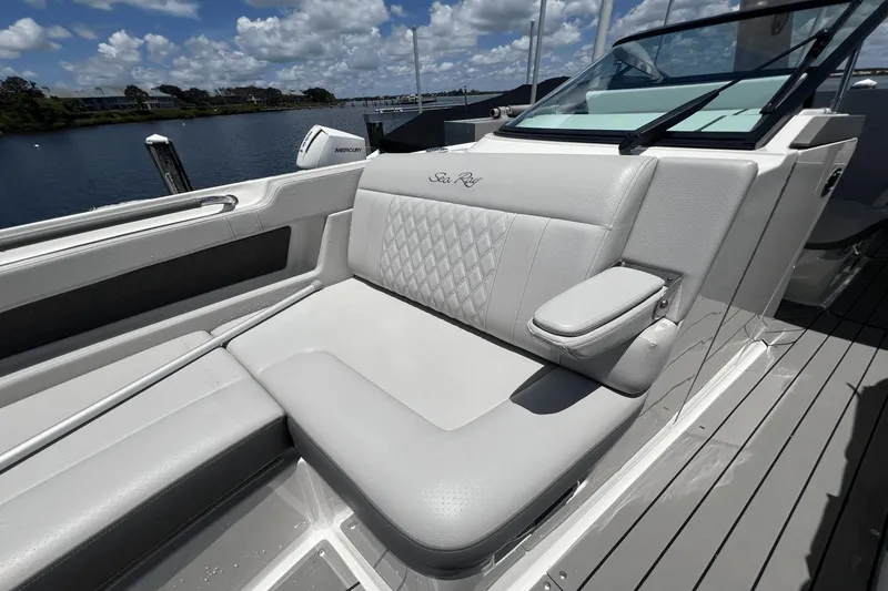 Slide: The Image of Sea Ray 310 SLX OB 2022 - 18