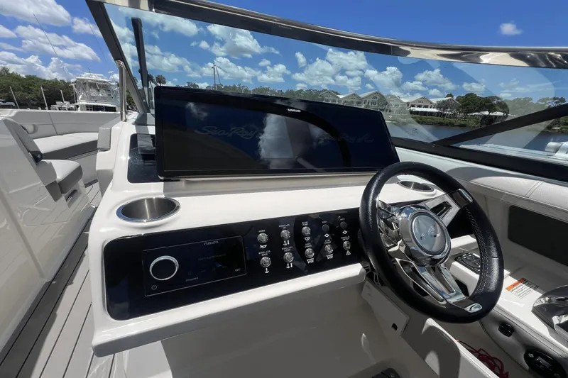 Slide: The Image of Sea Ray 310 SLX OB 2022 - 22