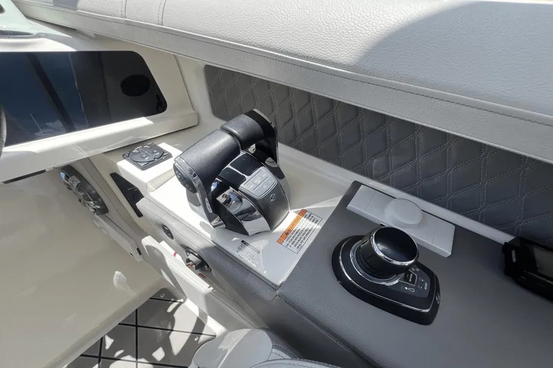 Slide: The Image of Sea Ray 310 SLX OB 2022 - 24