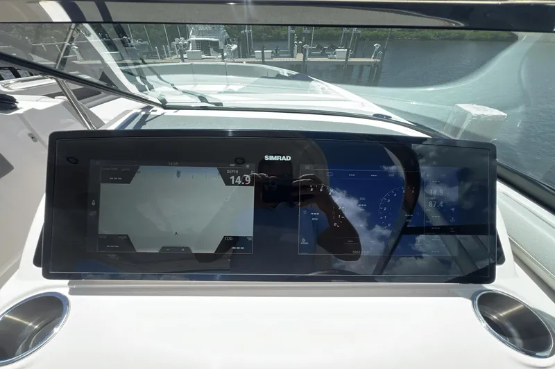 Slide: The Image of Sea Ray 310 SLX OB 2022 - 26