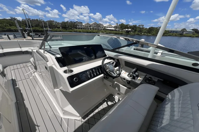 Slide: The Image of Sea Ray 310 SLX OB 2022 - 27
