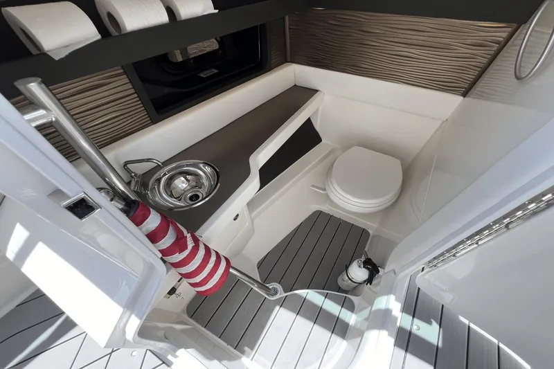 Slide: The Image of Sea Ray 310 SLX OB 2022 - 30