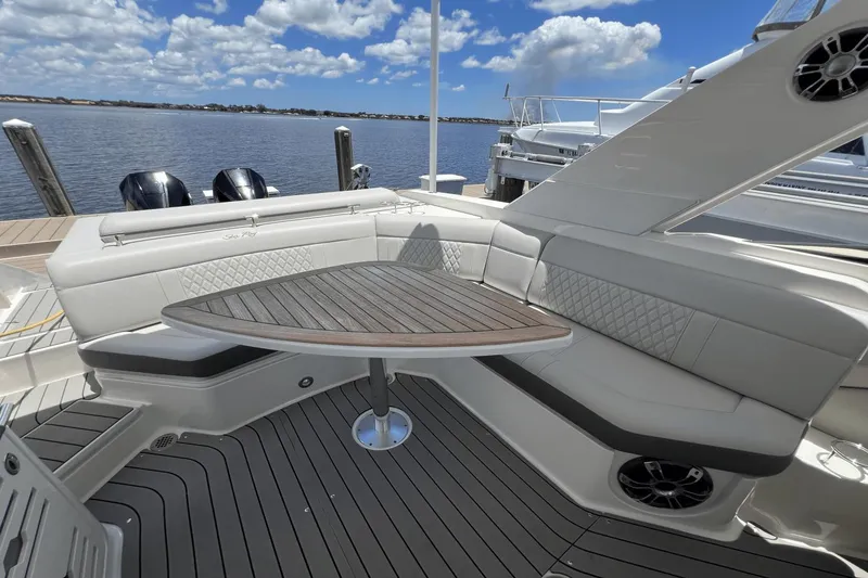 Slide: The Image of Sea Ray 310 SLX OB 2022 - 32