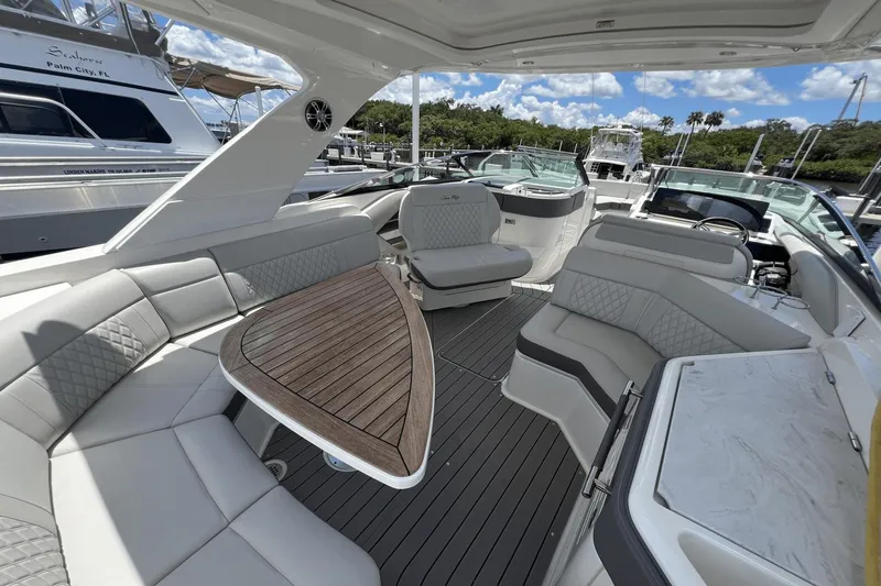 Slide: The Image of Sea Ray 310 SLX OB 2022 - 38