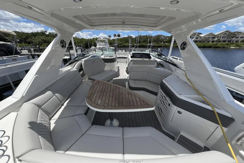 Slide: The Image of Sea Ray 310 SLX OB 2022 - 39