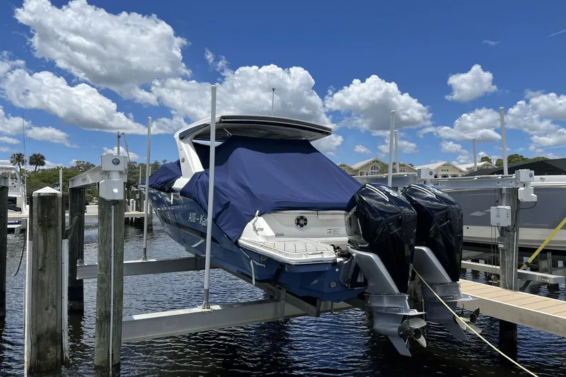 Slide: The Image of Sea Ray 310 SLX OB 2022 - 7