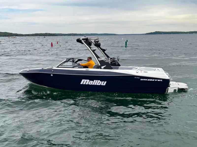Slide: The Image of Malibu Wakesetter 23 LSV 2024 - 1