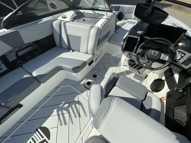 Slide: The Image of Malibu Wakesetter 23 LSV 2024 - 370