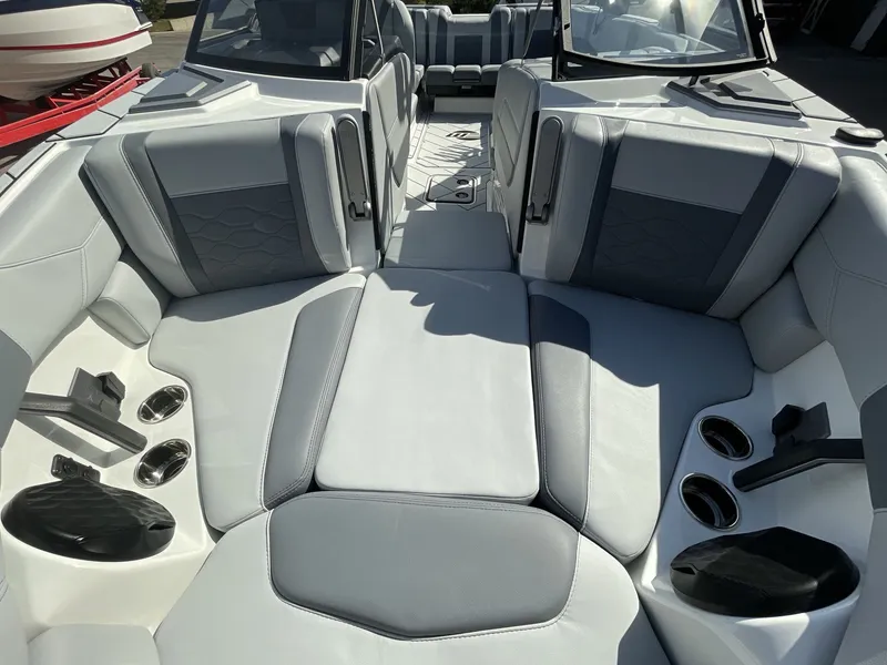 Slide: The Image of Malibu Wakesetter 23 LSV 2024 - 373