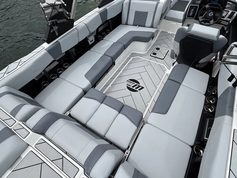 Slide: The Image of Malibu Wakesetter 23 LSV 2024 - 376