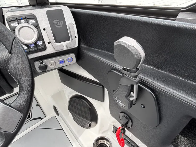 Slide: The Image of Malibu Wakesetter 23 LSV 2024 - 380