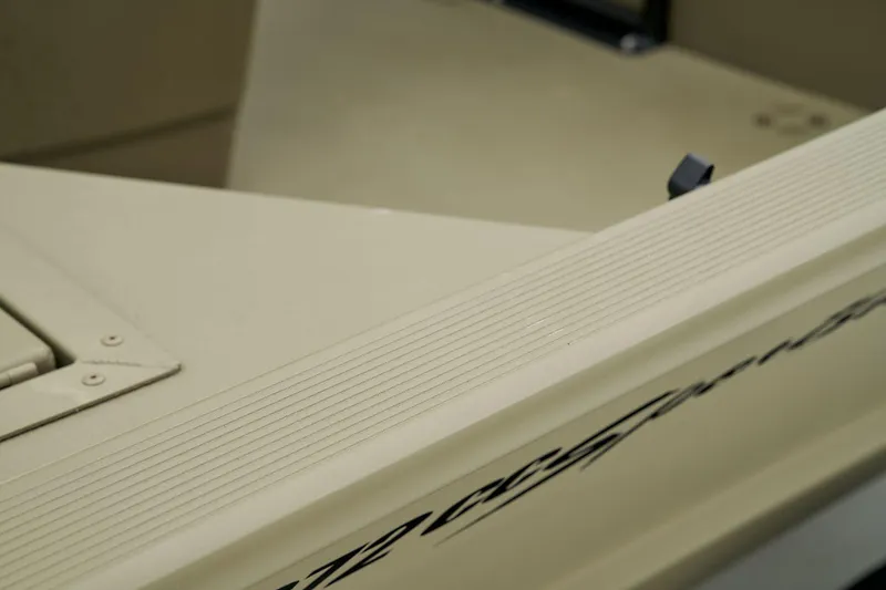 Slide: The Image of Tracker Grizzly 2072 CC Sportsman 2024 - 25