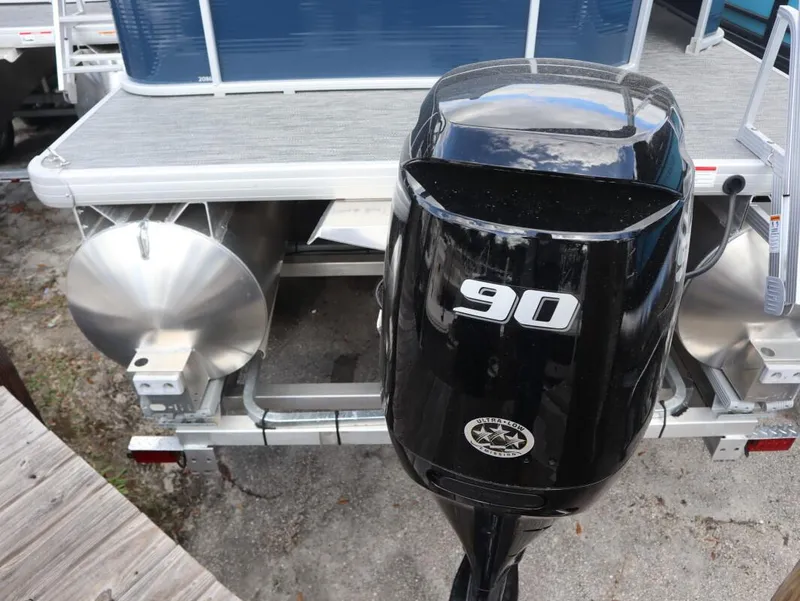 Slide: The Image of Godfrey 2086 CRUISE X 2024 - 4