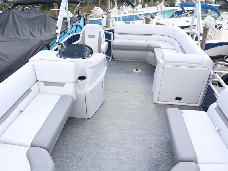 Slide: The Image of Godfrey 2086 CRUISE X 2024 - 8