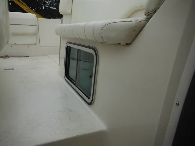 Slide: The Image of 1999 Monterey 262 Cruiser interior seating and window detail. - 34