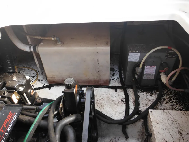 Slide: The Image of 1999 Monterey 262 Cruiser engine compartment with battery and fluid tank. - 40