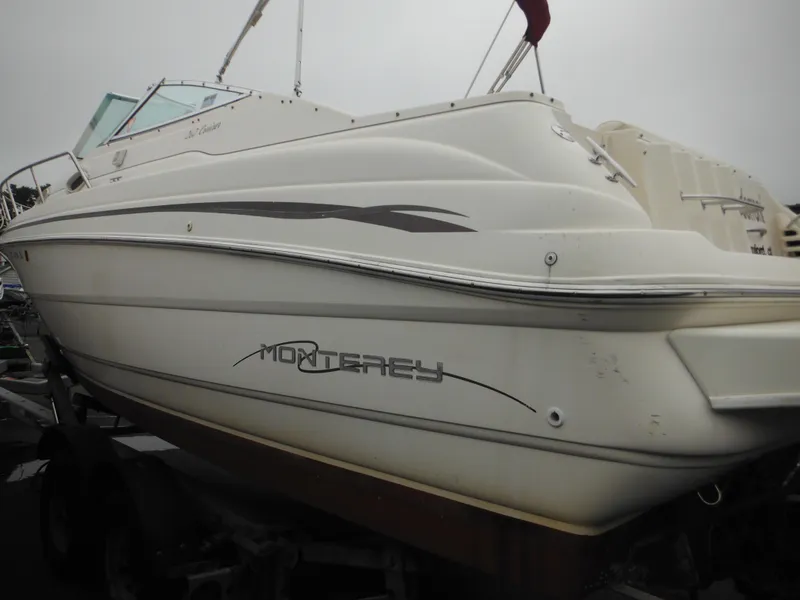 Slide: The Image of 1999 Monterey 262 Cruiser boat on trailer, side view. - 7