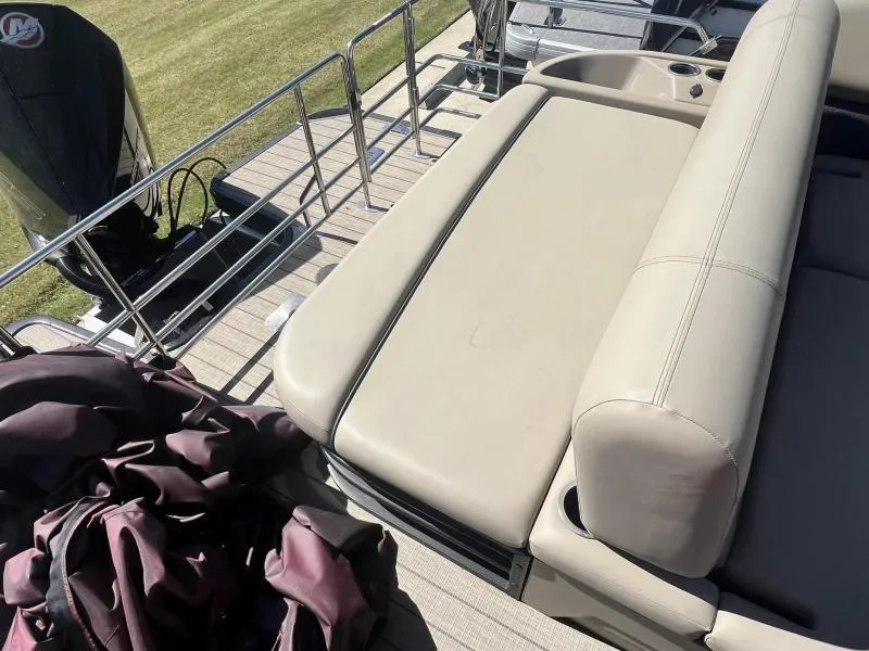 Slide: The Image of 2023 Starcraft SLS-5 Q DH boat with beige seating and outboard motor. - 10