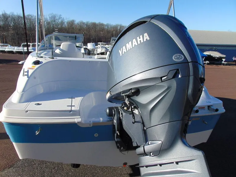 Slide: The Image of 2024 Hurricane SunDeck 191 OB with Yamaha outboard motor. - 3