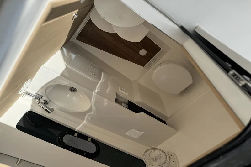 Slide: The Image of Aquila 32 Sport 2024 - 24