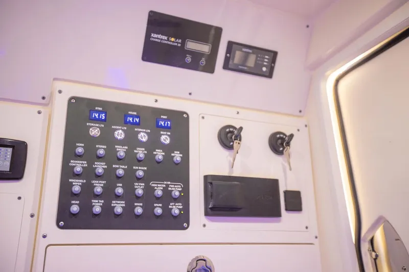 Slide: The Image of Scout 330 LXF 2025 - 71
