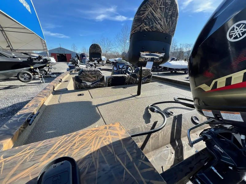 Slide: The Image of 2024 G3 Sportsman 1710 VYL fishing boat with Yamaha motor in outdoor showroom. - 4