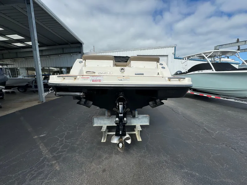 Slide: The Image of 2013 Sea Ray 250 SLX boat rear view in a marina. - 4