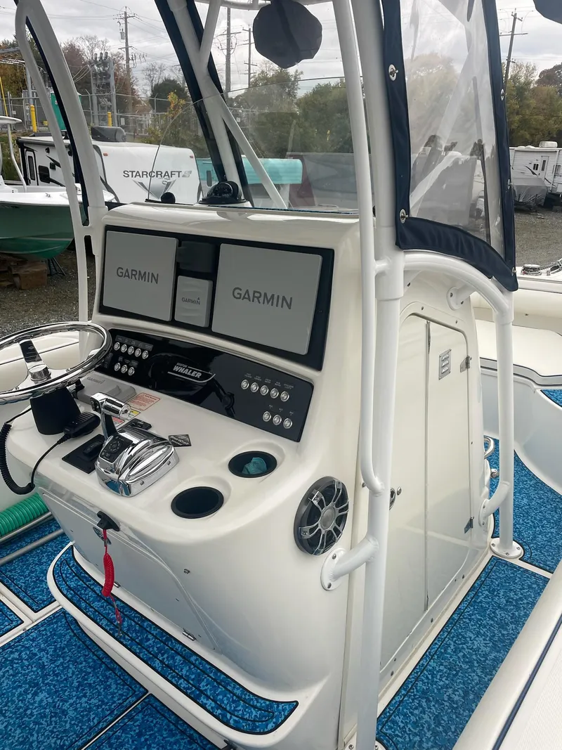 Slide: The Image of 2005 Boston Whaler Outrage 240 with Garmin navigation. - 6