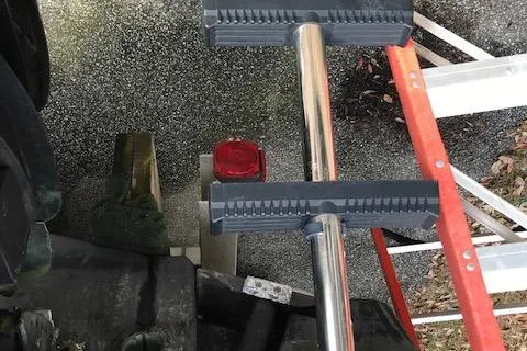 Slide: The Image of Boat equipment and ladder on a Mako 284 CC, 2005 model. - 12