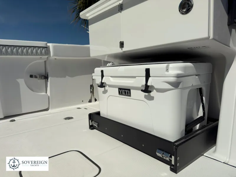 Slide: The Image of Blackfin 302 2024 - 52