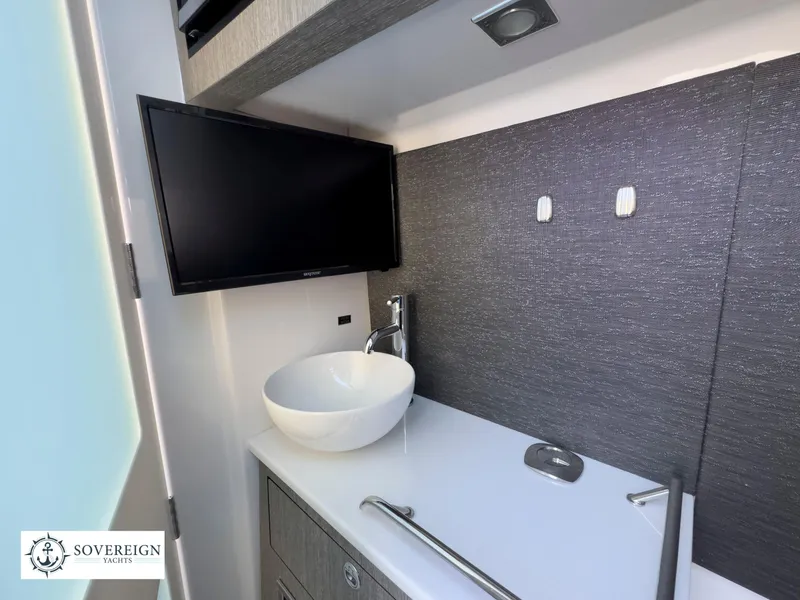 Slide: The Image of Blackfin 400 CC 2024 - 51