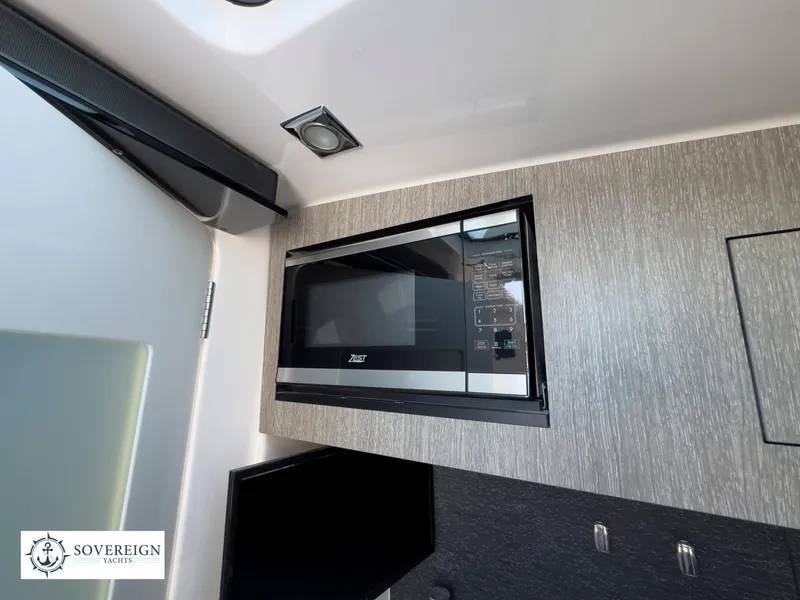 Slide: The Image of Blackfin 400 CC 2024 - 52