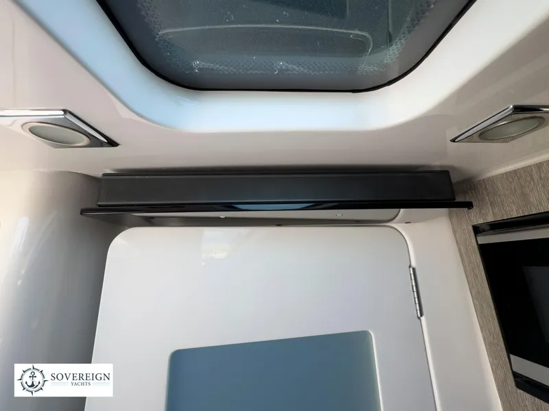 Slide: The Image of Blackfin 400 CC 2024 - 53