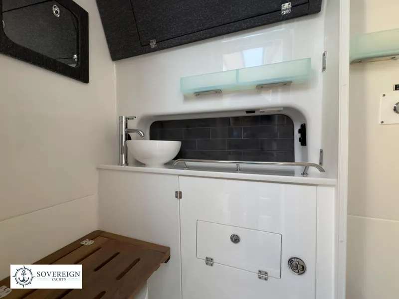 Slide: The Image of Blackfin 400 CC 2024 - 54