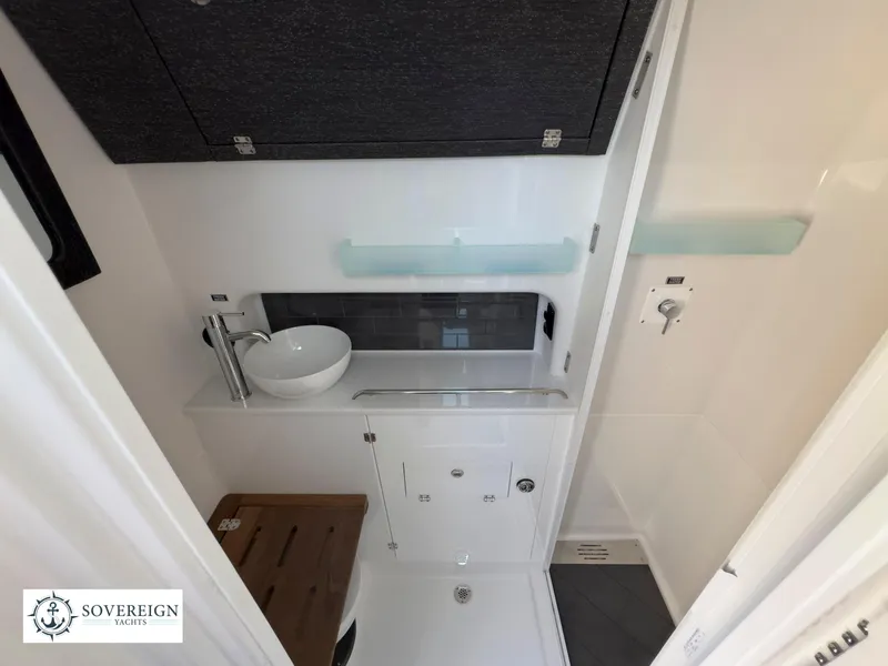 Slide: The Image of Blackfin 400 CC 2024 - 57