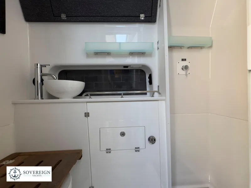 Slide: The Image of Blackfin 400 CC 2024 - 58