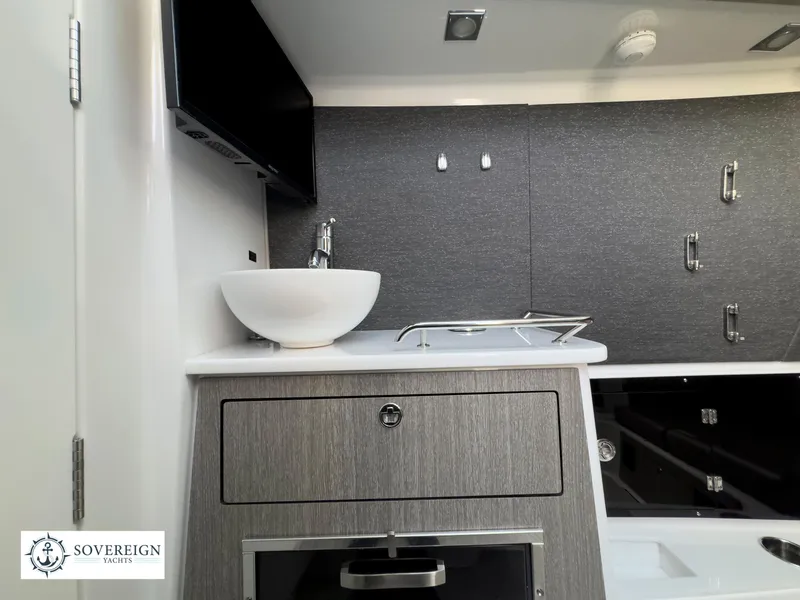 Slide: The Image of Blackfin 400 CC 2024 - 60